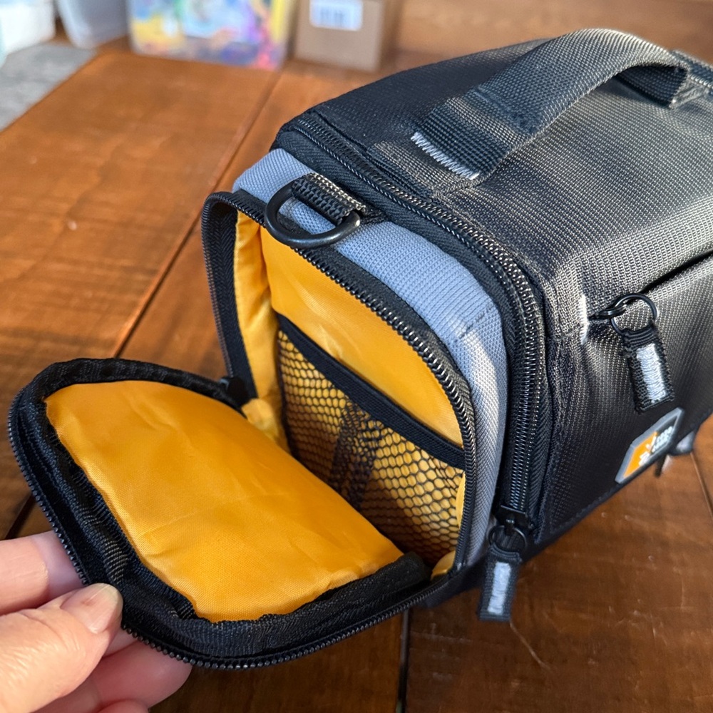 Case Logic Compact Camera Case - Picture 3 of 5